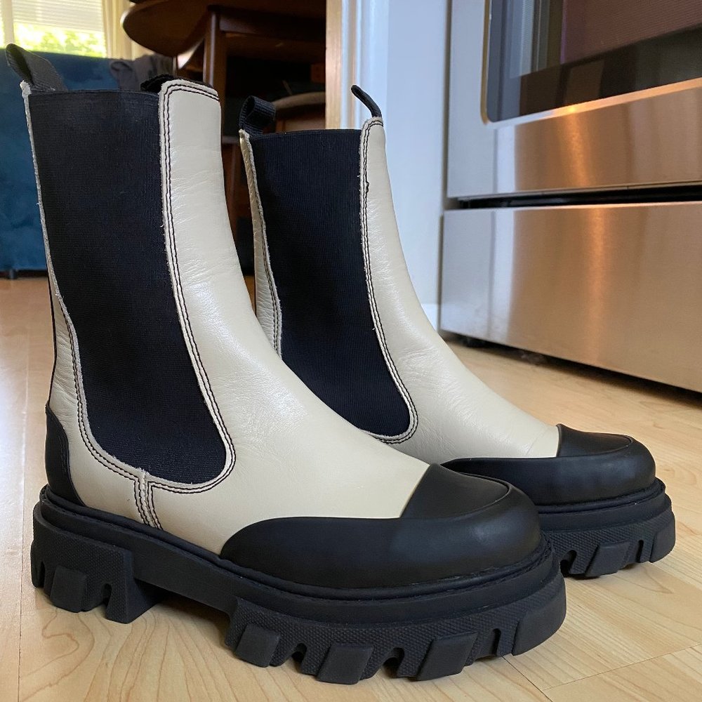 NWOT Ganni Mid Chelsea Boots Lug Sole